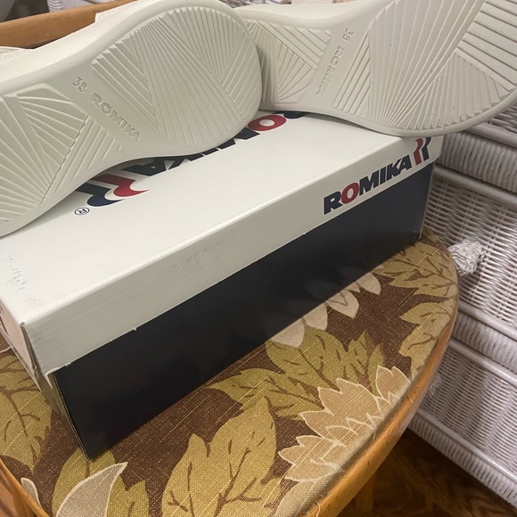 Romika Borneo 07 Gladiator Leather Sandals Off White NIB - Picture 3 of 6